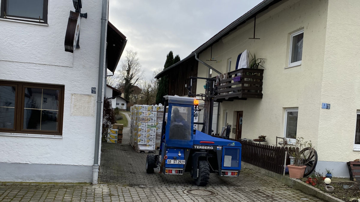 Über 900 Kartons voll mit Kuschelkissen als Tröster für kranke Kinder